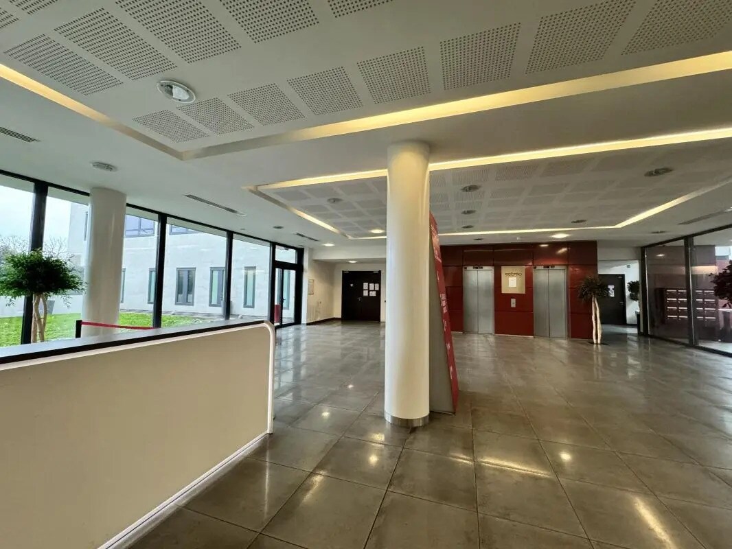 Office in Rosny-sous-Bois to rent Lobby- Image 1 of 17