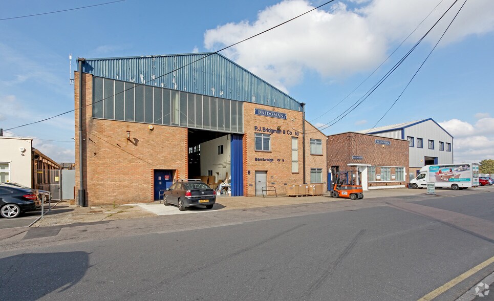 80-82 Lockfield Ave, Enfield for sale - Building Photo - Image 1 of 1