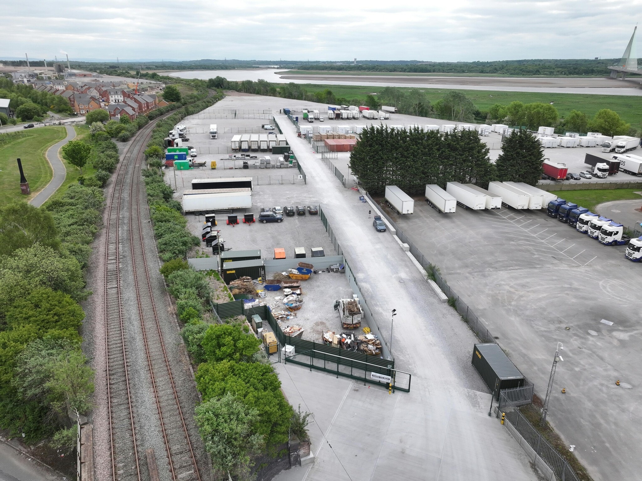 Gateway 100, Widnes to rent Primary Photo- Image 1 of 14