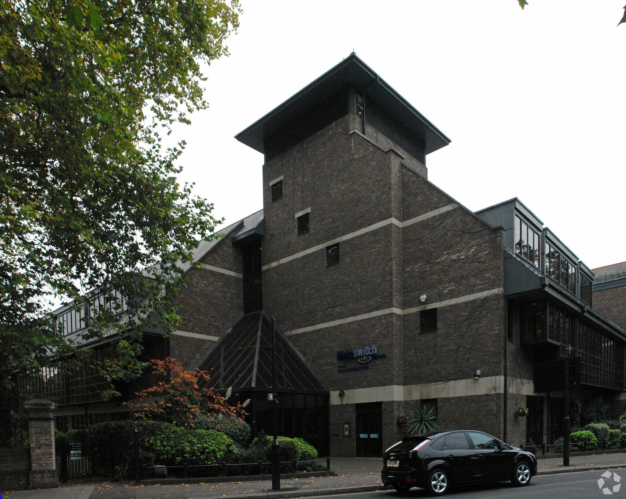 100 Church St, Enfield for sale Primary Photo- Image 1 of 1