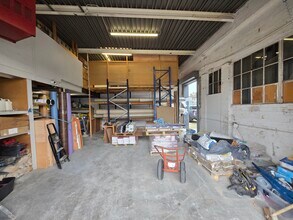 Lyon Rd, Romford to rent Interior Photo- Image 2 of 2