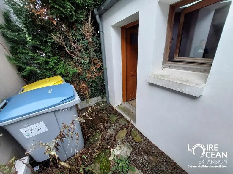 Retail in Nantes to rent - Building Photo - Image 2 of 5