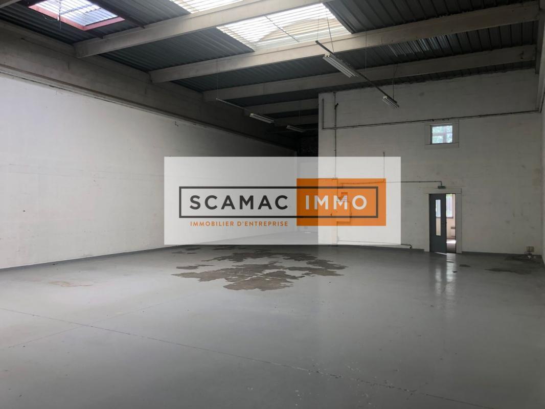 Office in SAINT-OUEN-L'AUMONE to rent Interior Photo- Image 1 of 14