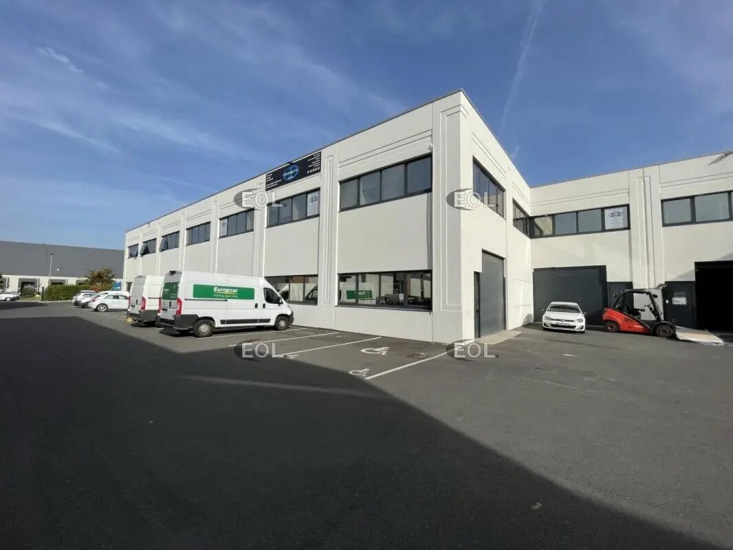 Light Industrial in Villeneuve-la-Garenne to rent Building Photo- Image 1 of 5