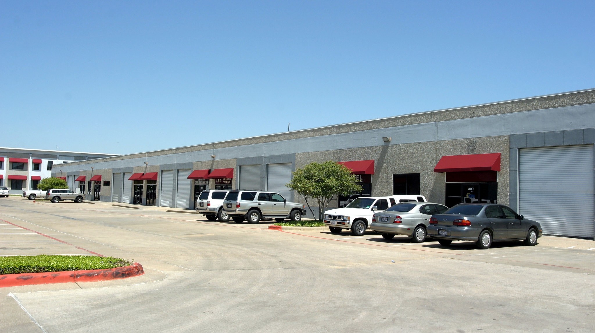 1000 Post and Paddock Ln, Grand Prairie, TX to rent Building Photo- Image 1 of 6