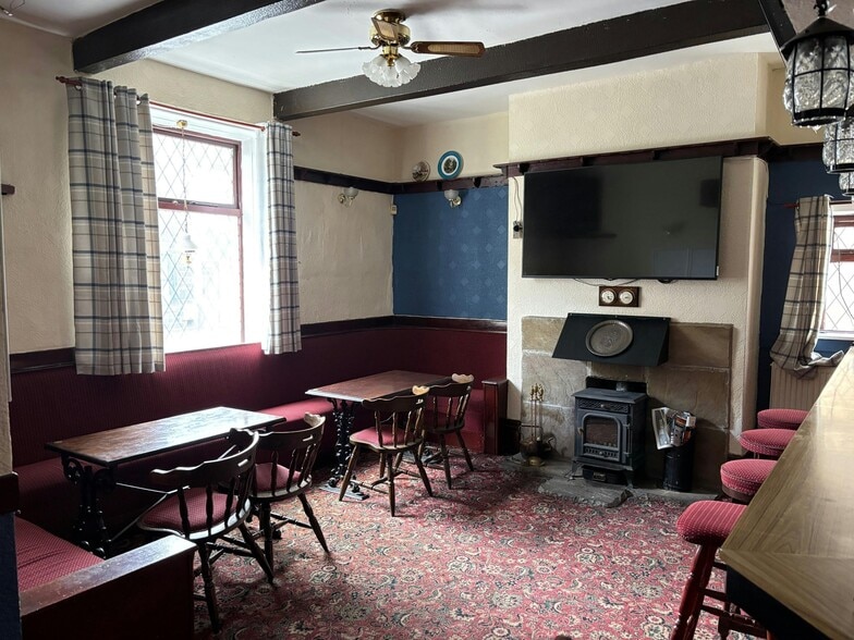 772 Rochdale Rd, Todmorden for sale - Interior Photo - Image 3 of 16