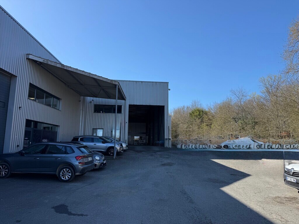 Location Local d'activités 1 127 m² - Photo 1
