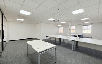 Moss Ln, Altrincham to rent Interior Photo- Image 1 of 9