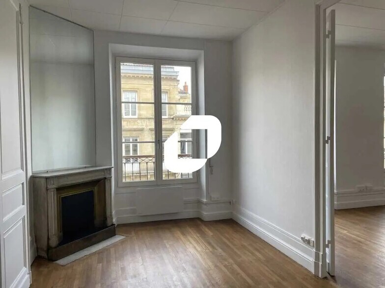 Office in Bordeaux to rent - Interior Photo - Image 2 of 15