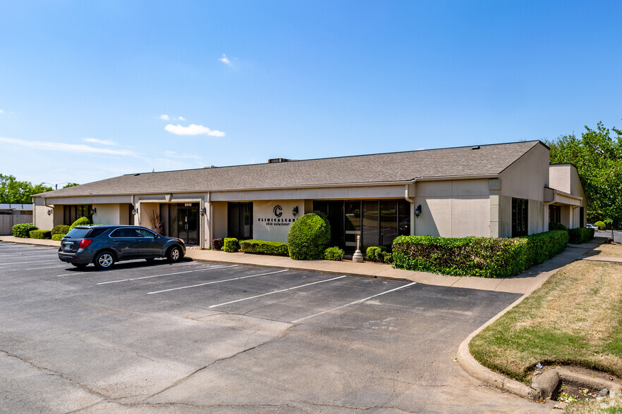 8242 S Harvard Ave, Tulsa, OK for rent - Building Photo - Image 1 of 2