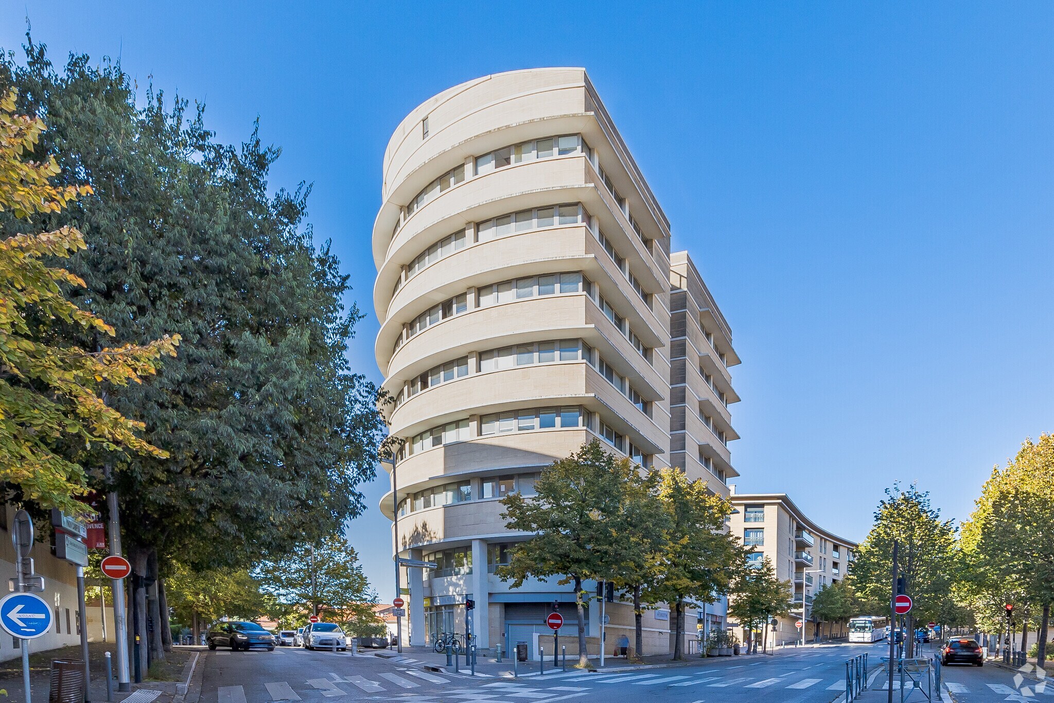 150 Avenue Georges Pompidou, Aix-en-Provence to rent Building Photo- Image 1 of 18