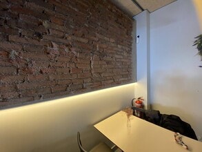 Retail in Barcelona, Barcelona to rent Interior Photo- Image 1 of 3