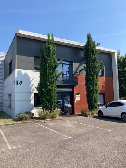 Light Industrial in Décines-Charpieu to rent - Building Photo - Image 2 of 18