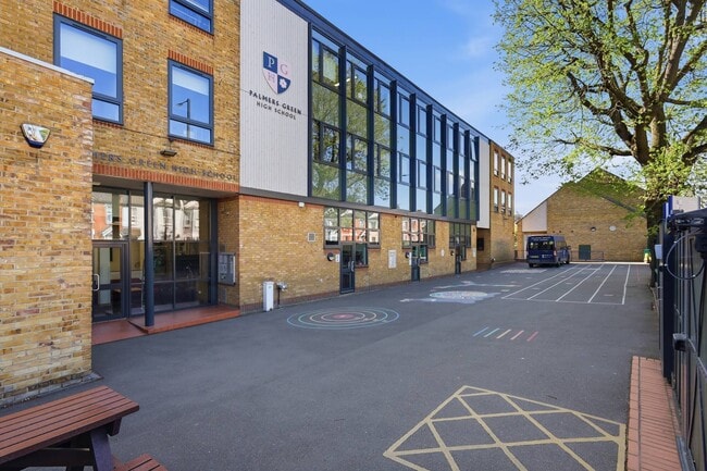 More details for 104 Hoppers Rd, London - Specialist for Sale