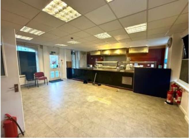 11-15 Park St W, Luton to rent Interior Photo- Image 1 of 8