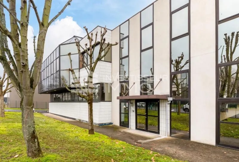 Light Industrial in Nanterre to rent - Building Photo - Image 3 of 11