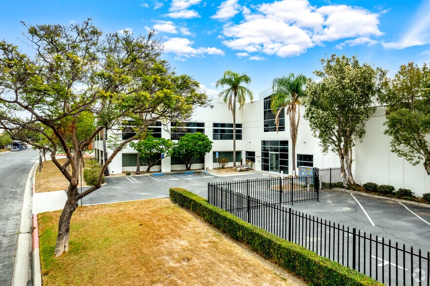 1010 Sandhill Ave, Carson, CA for sale - Primary Photo - Image 1 of 1