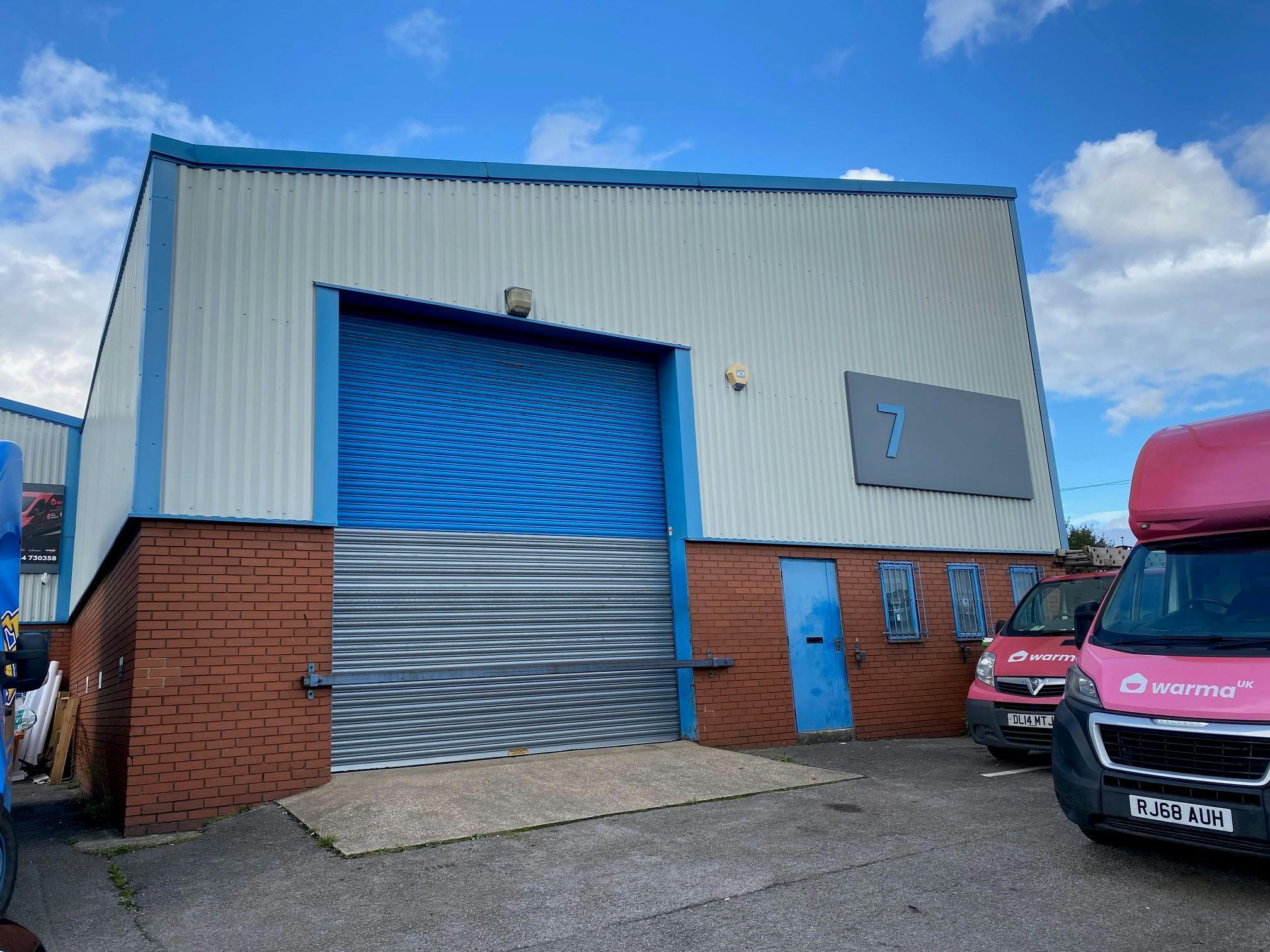 Wakefield Rd, Ossett to rent Building Photo- Image 1 of 1