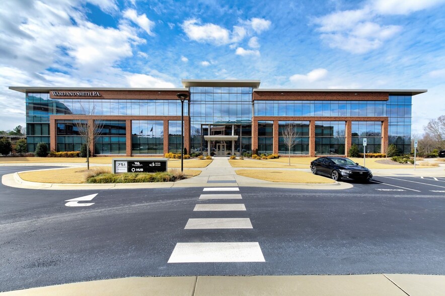 701 Corporate Center Dr, Raleigh, NC for rent - Building Photo - Image 2 of 40