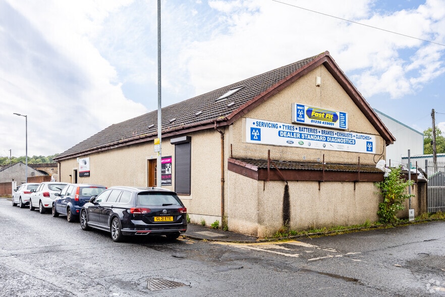 16 Southburn Rd, Airdrie to rent - Primary Photo - Image 1 of 2