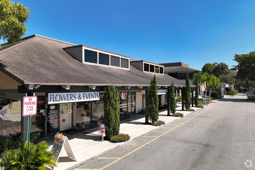 7041-7111 W Commercial Blvd, Tamarac, FL to rent - Building Photo - Image 3 of 11