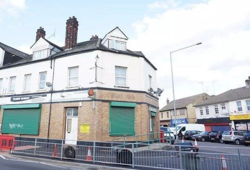140-146 Dock Rd, Tilbury to rent - Building Photo - Image 1 of 20