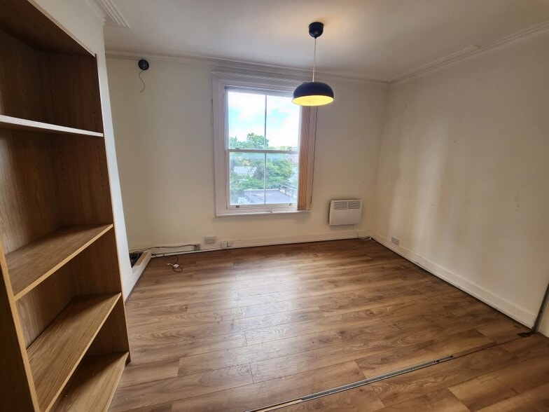 5 The Mall, London to rent - Interior Photo - Image 1 of 6