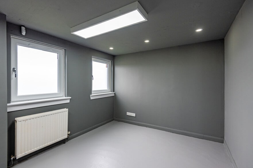 66-76 Dickson St, Dunfermline to rent - Building Photo - Image 2 of 5