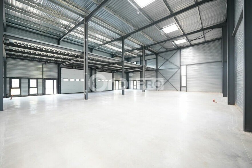 15 Rue Georges Charpak, Bourgoin-Jallieu to rent - Interior Photo - Image 3 of 8