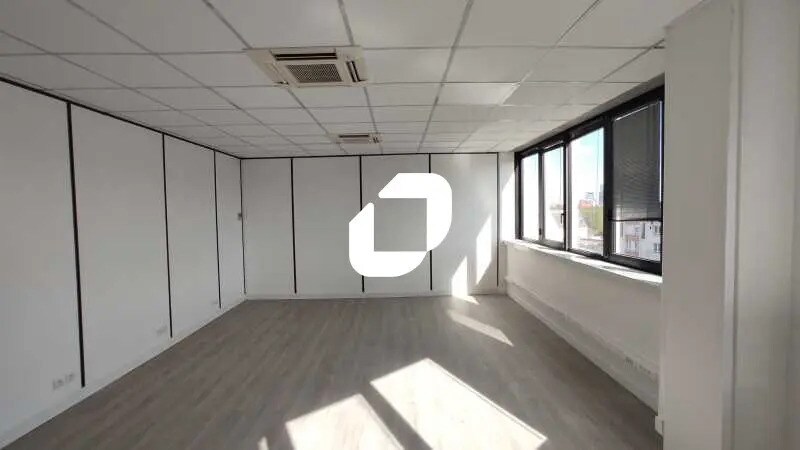 Office in Le Kremlin-Bicêtre to rent Interior Photo- Image 1 of 17