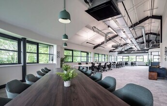 Stuart Rd, Altrincham to rent Interior Photo- Image 1 of 2