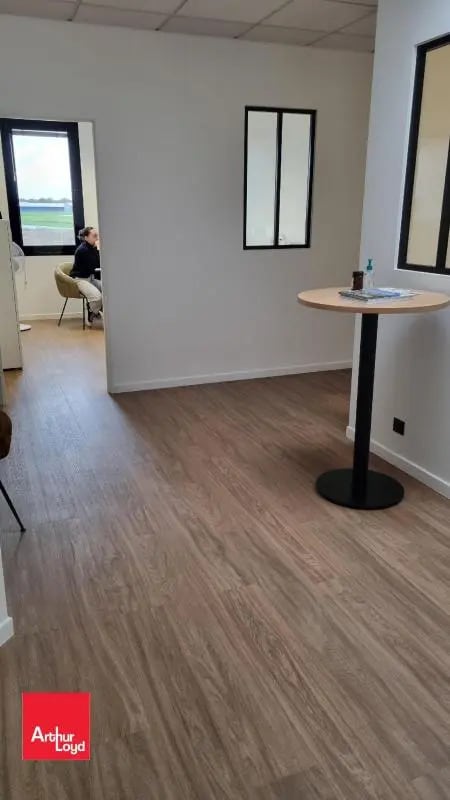 Location Bureaux 108 m² - Photo 1