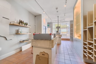 102 Islington High St, London to rent Interior Photo- Image 2 of 6