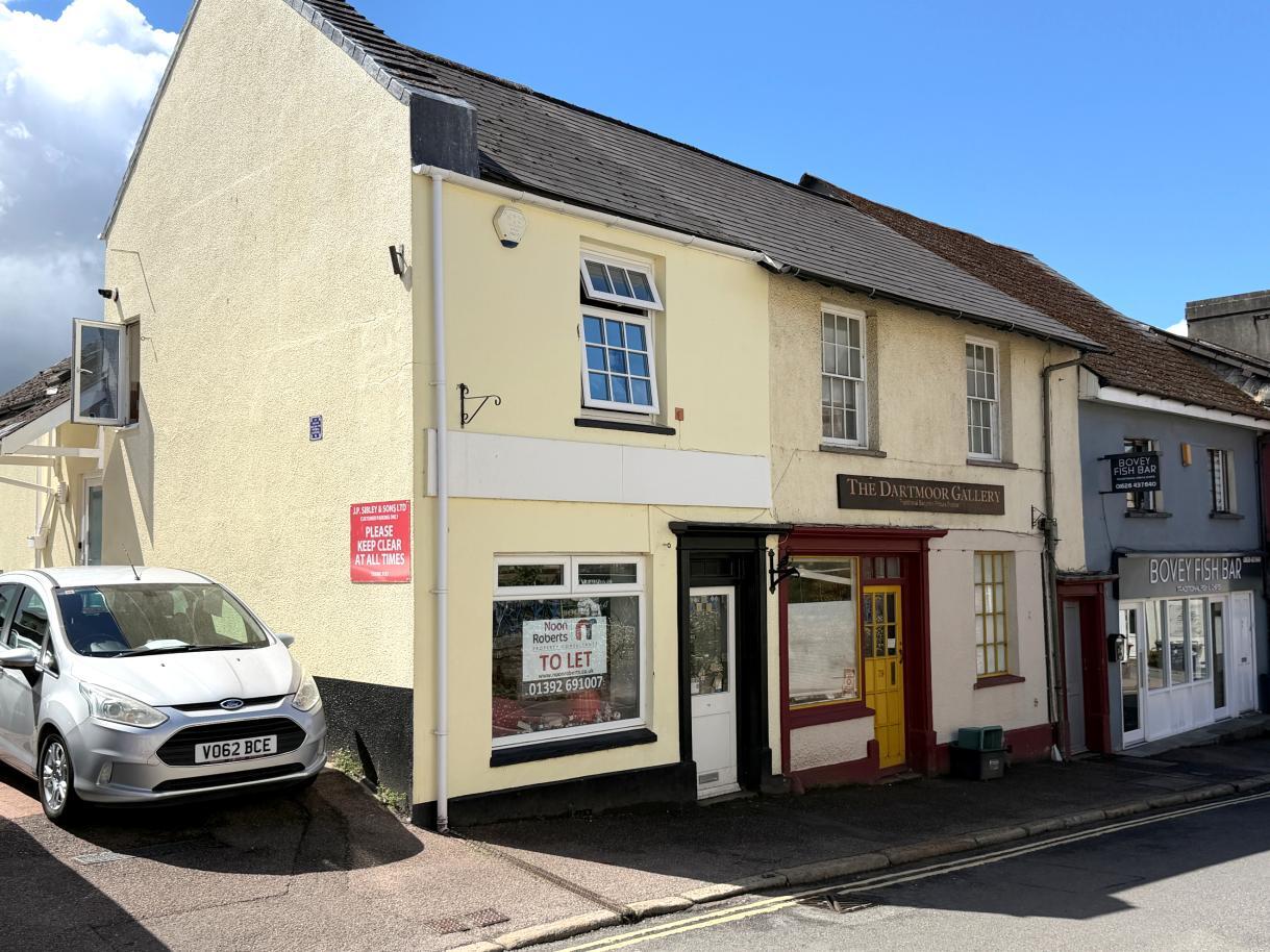 81 Fore St, Bovey Tracey to rent Building Photo- Image 1 of 3