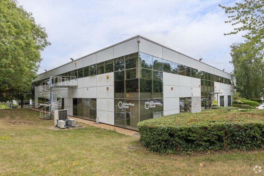 Sunrise Pky, Milton Keynes to rent - Primary Photo - Image 2 of 3