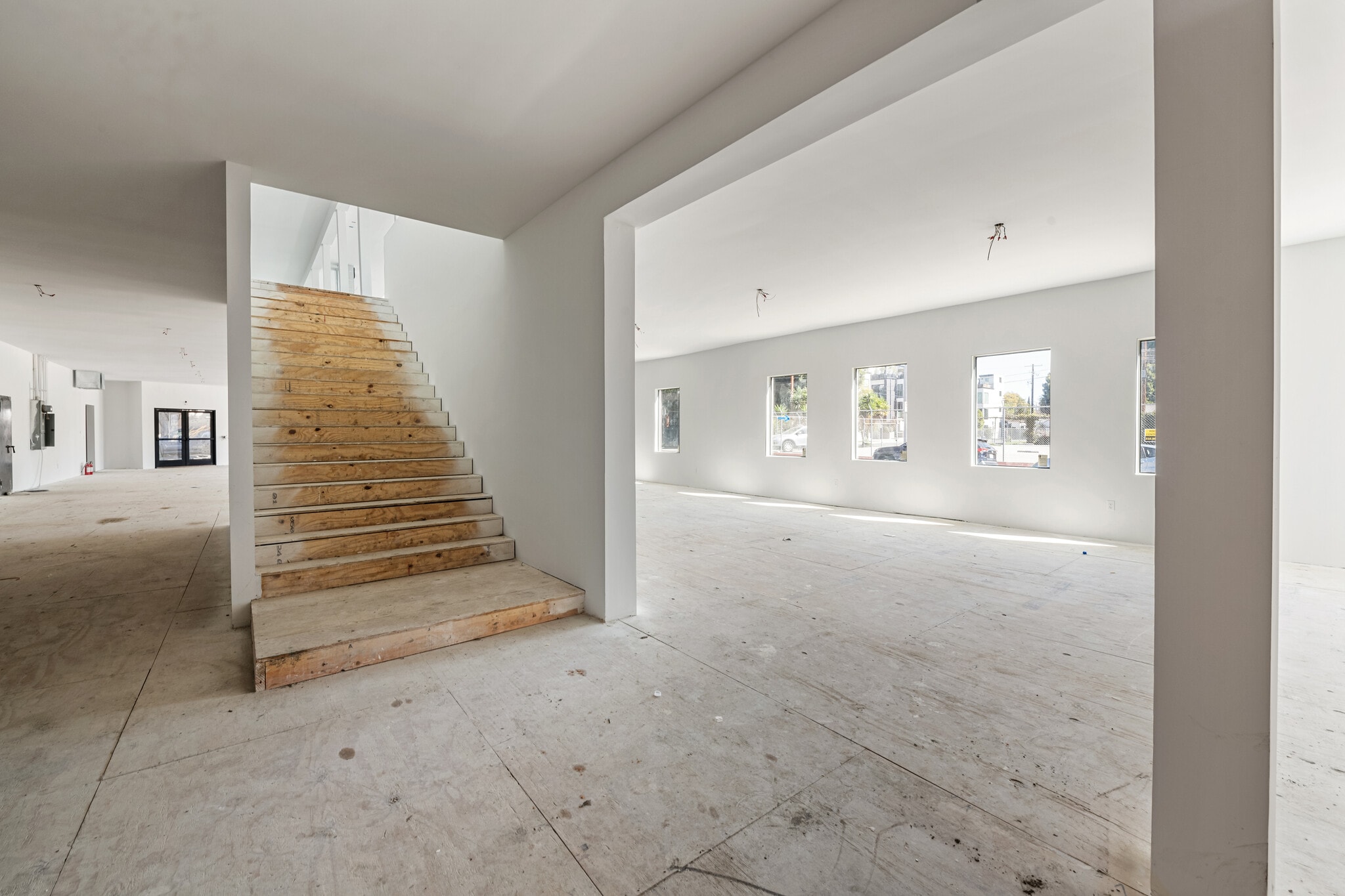 6600 Lexington Ave, Los Angeles, CA to rent Interior Photo- Image 1 of 3