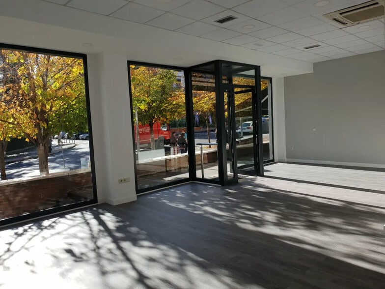 Retail in Coslada, Madrid to rent - Interior Photo - Image 2 of 6
