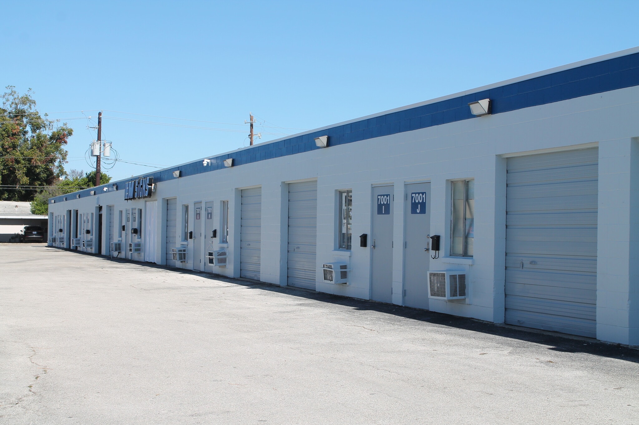 7001 Mullins Dr, Houston, TX to rent Building Photo- Image 1 of 3