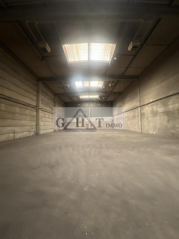 Industrial in Saint-Ouen-sur-Seine to rent Building Photo- Image 1 of 8