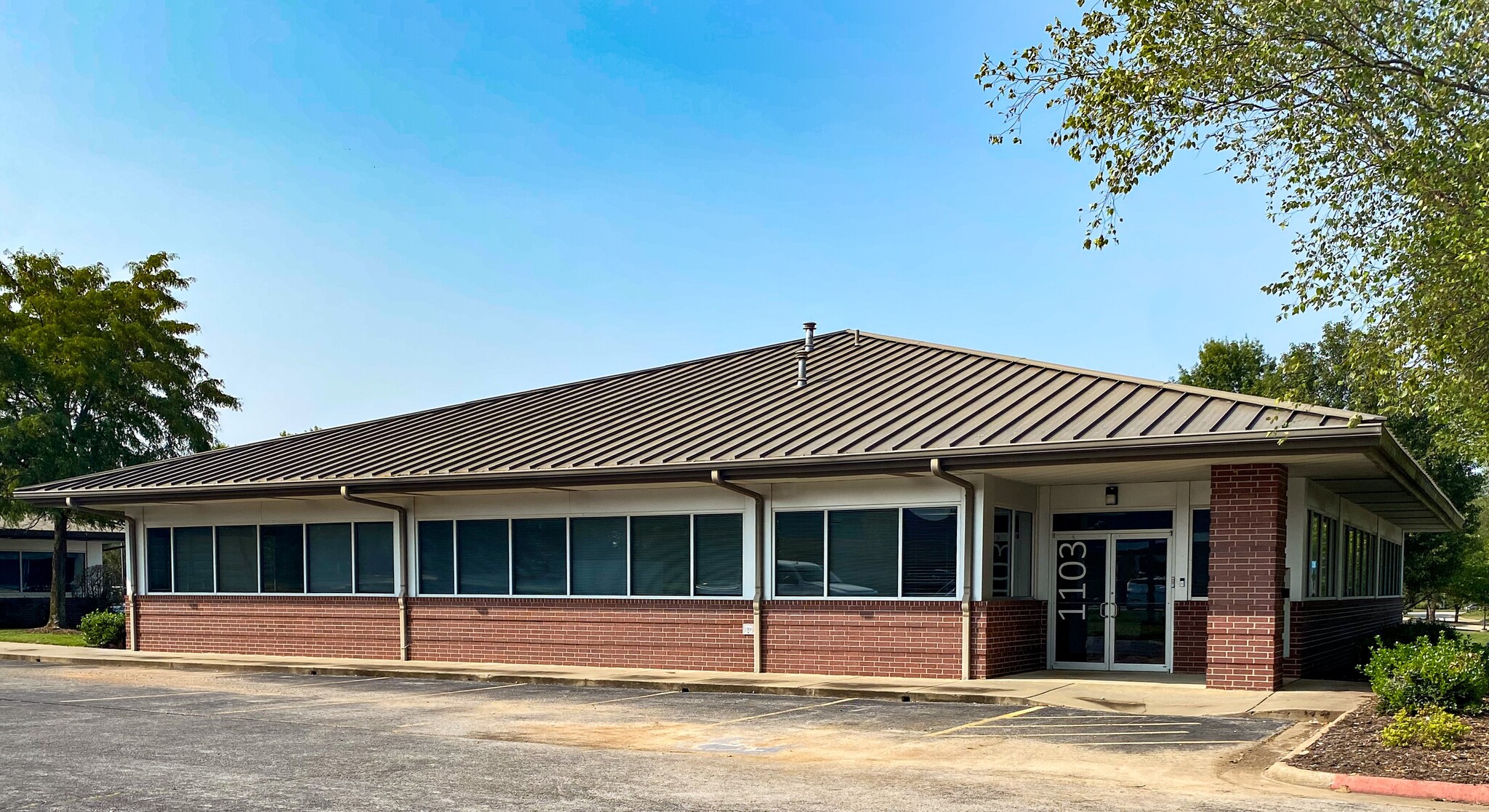 1005 Beau Terre Dr, Bentonville, AR to rent Building Photo- Image 1 of 12