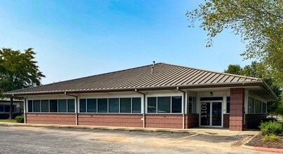 1005 Beau Terre Dr, Bentonville, AR to rent Building Photo- Image 1 of 12