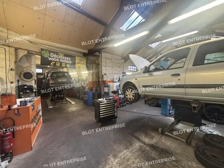 Light Industrial in Nantes for sale - Interior Photo - Image 3 of 6