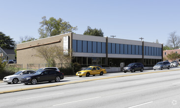 600 E North St, Greenville, SC for rent Building Photo- Image 1 of 14