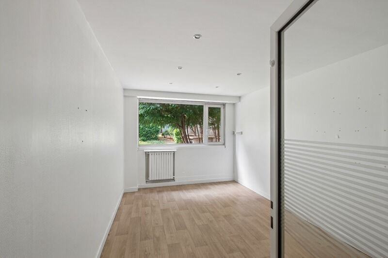 Office in Paris for sale - Interior Photo - Image 2 of 19
