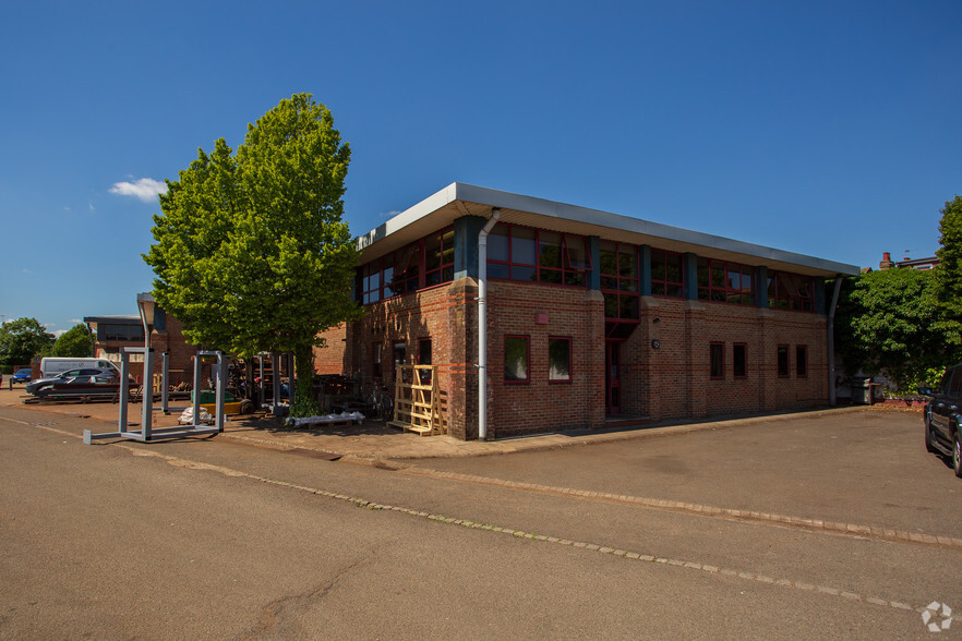 1-7 Moor Mead Rd, Twickenham for rent - Building Photo - Image 2 of 6