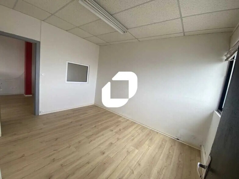 Light Industrial in Blanquefort to rent - Interior Photo - Image 3 of 27