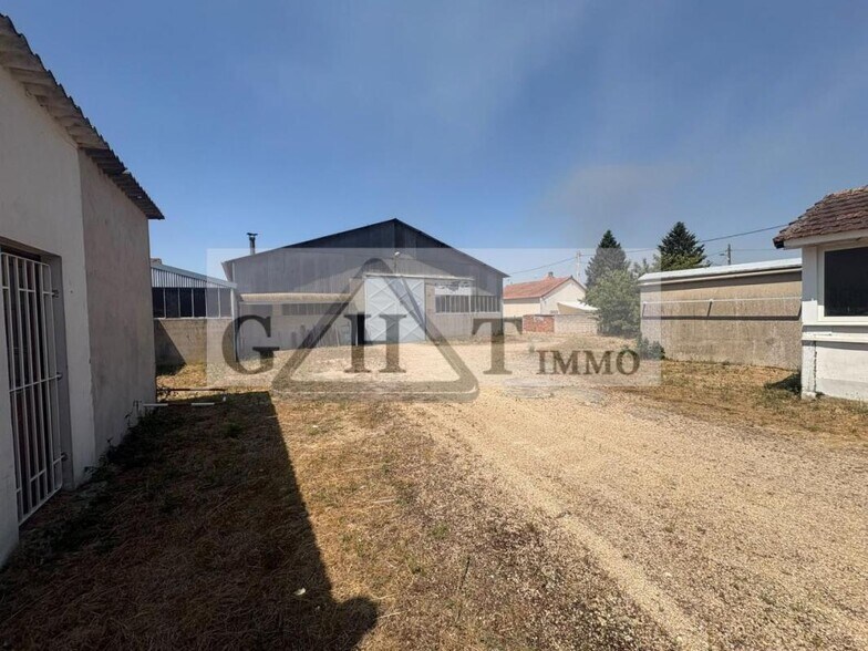 Industrial in Dammarie-les-Lys for sale - Building Photo - Image 1 of 20