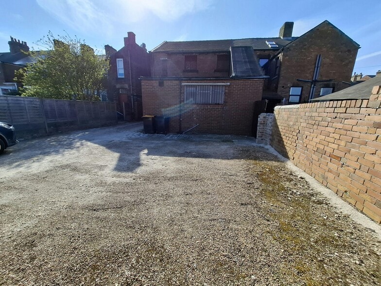 36 Hoyland Road, Hoyland for sale - Building Photo - Image 2 of 12