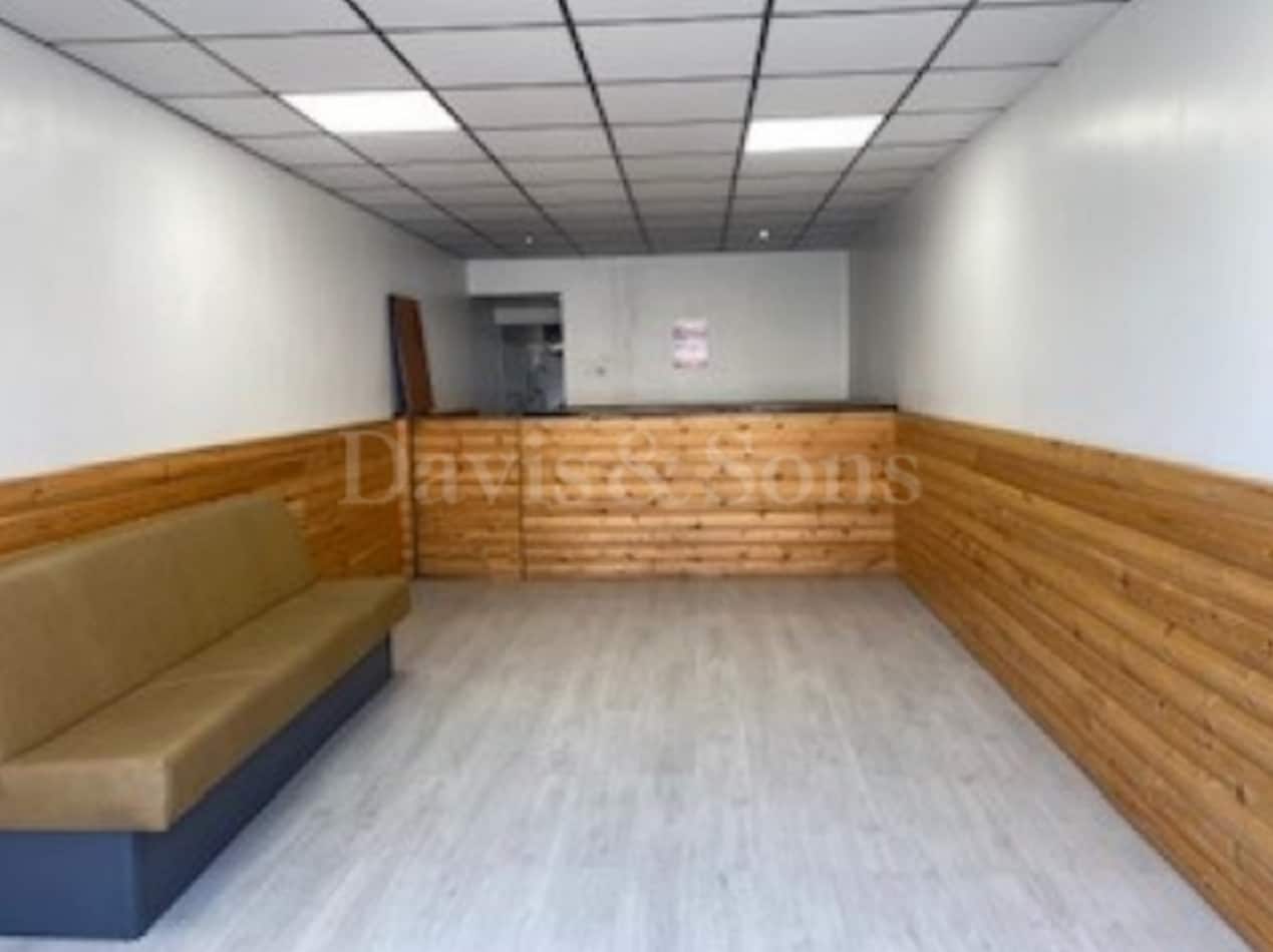 4-4A Commercial St, Cwmbran to rent Interior Photo- Image 1 of 8
