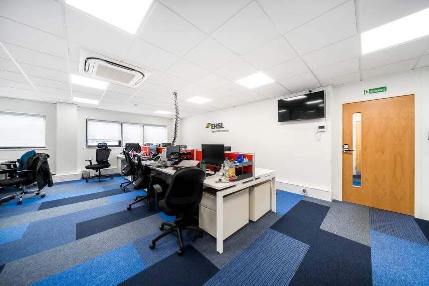 614 Reading Rd, Wokingham for sale - Interior Photo - Image 3 of 10